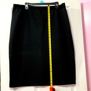 Alfani skirt size xxl 28in length black square textured fabric slight stretch